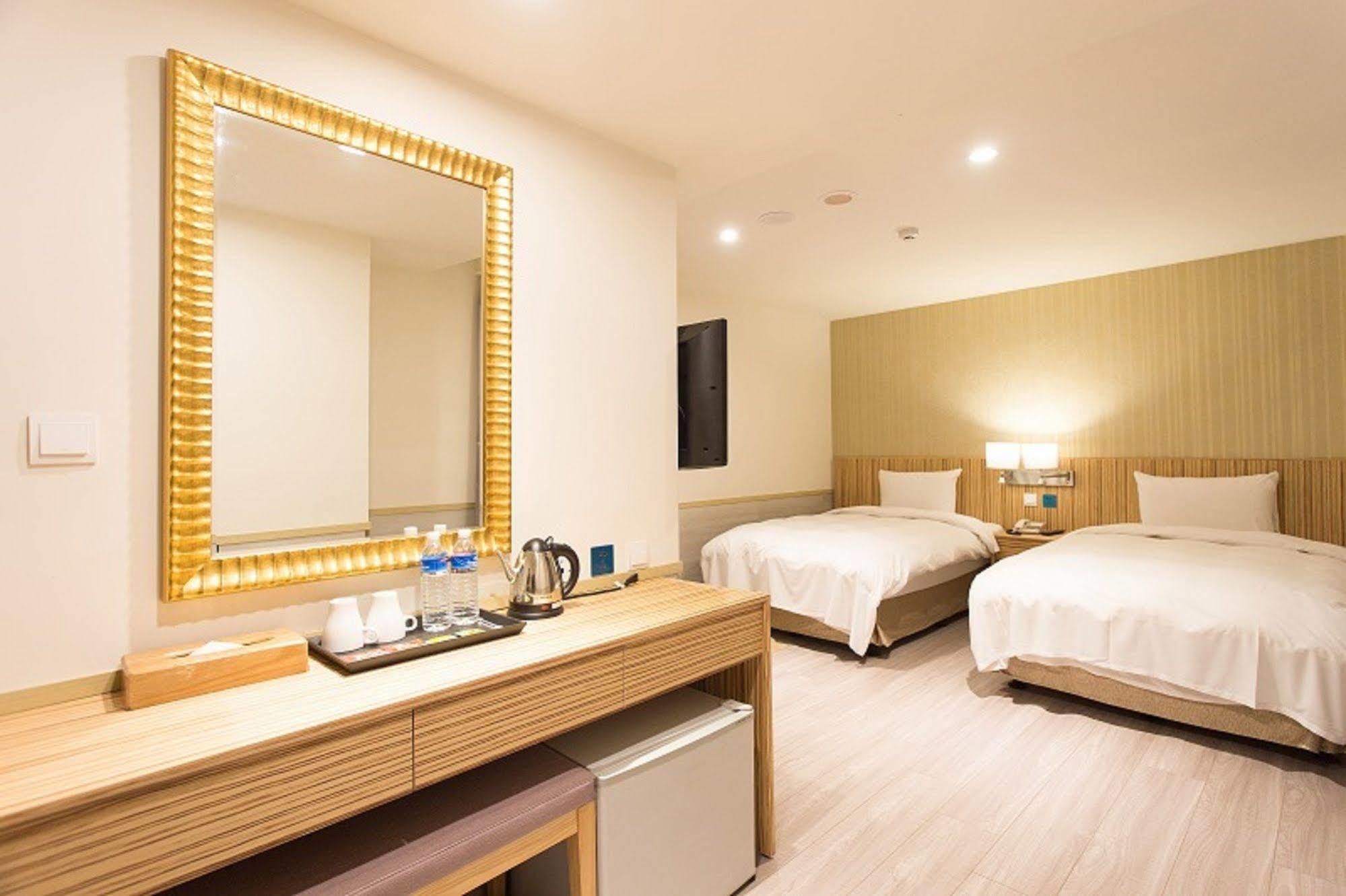 Rainbow Hotel Тайпей Екстериор снимка