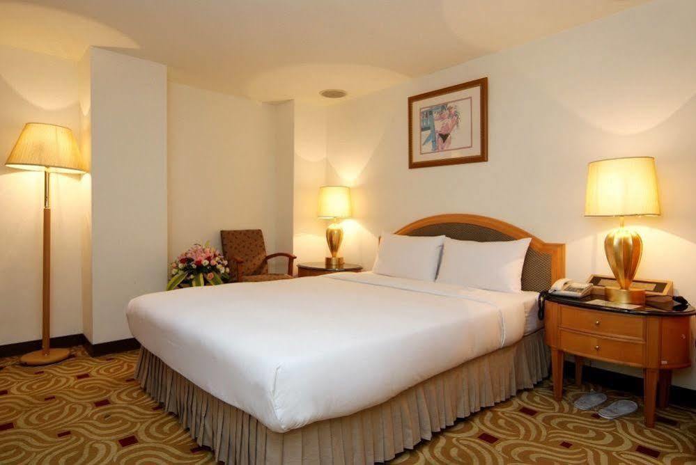 Rainbow Hotel Тайпей Екстериор снимка